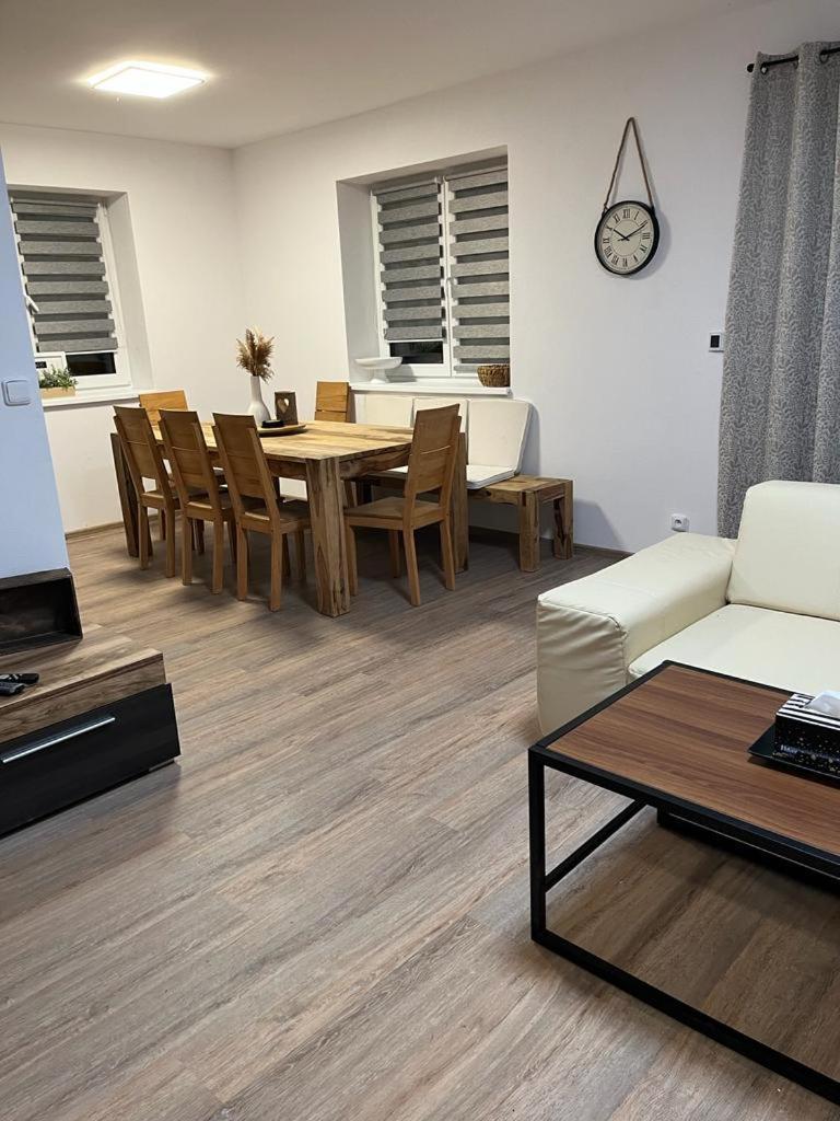 Apartmany Tobias Besiny Экстерьер фото